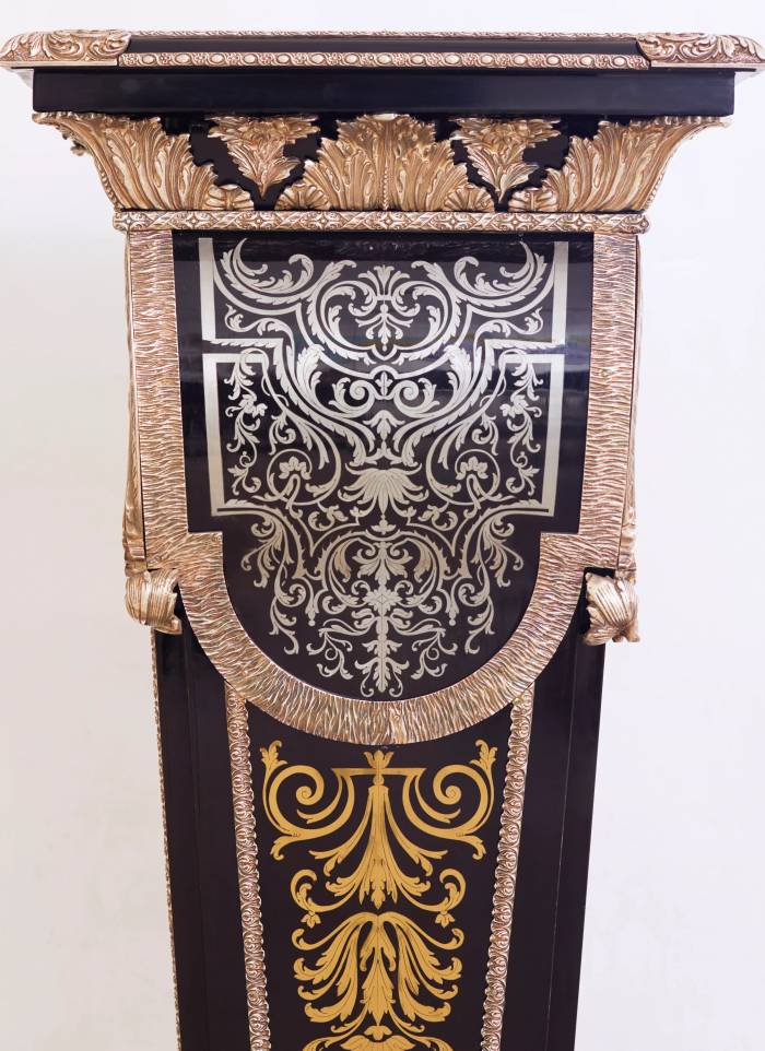 TROIS PIÉDESTAUX DE STYLE BOULLE, EXÉCUTÉS EN MARQUETERIE  FRANCE, XXᵉ SIÈCLE