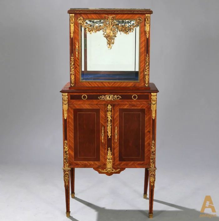 Showcase Louis XVI style