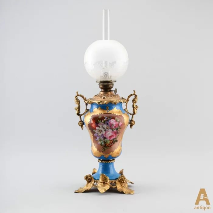 Porcelain kerosene lamp