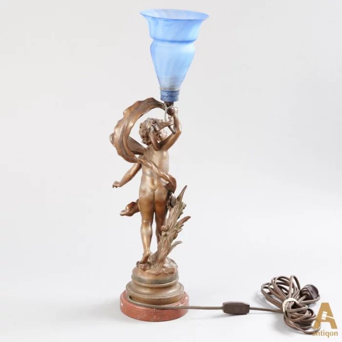  Светильник с чашкой из голубого стекла