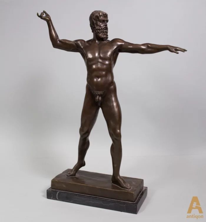 The figure of an athlete