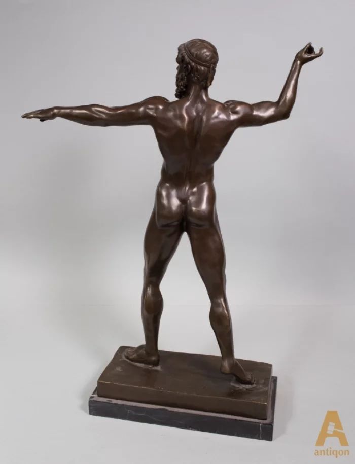 The figure of an athlete