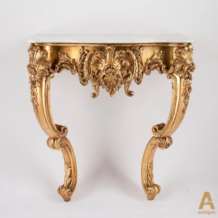 The gilded console