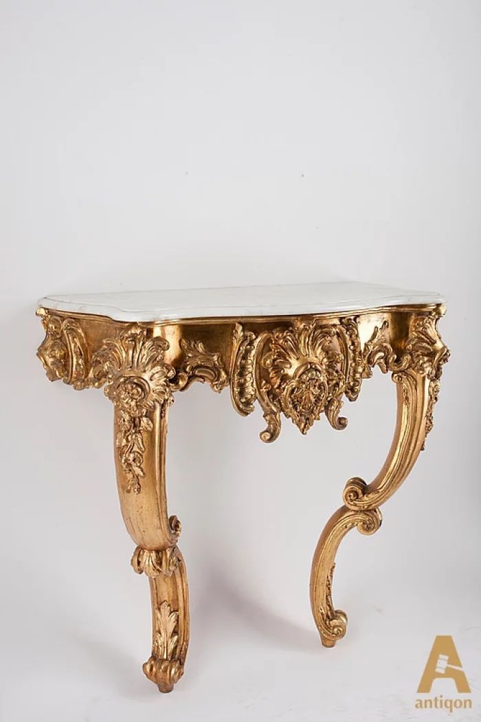 The gilded console