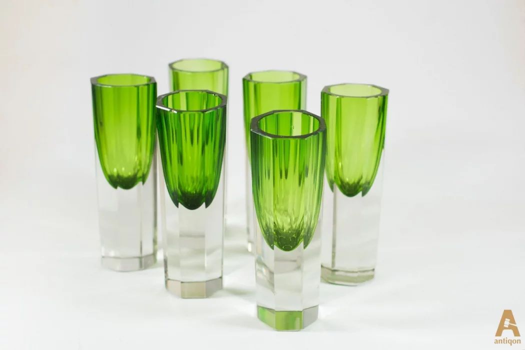 Faceted wine glasses