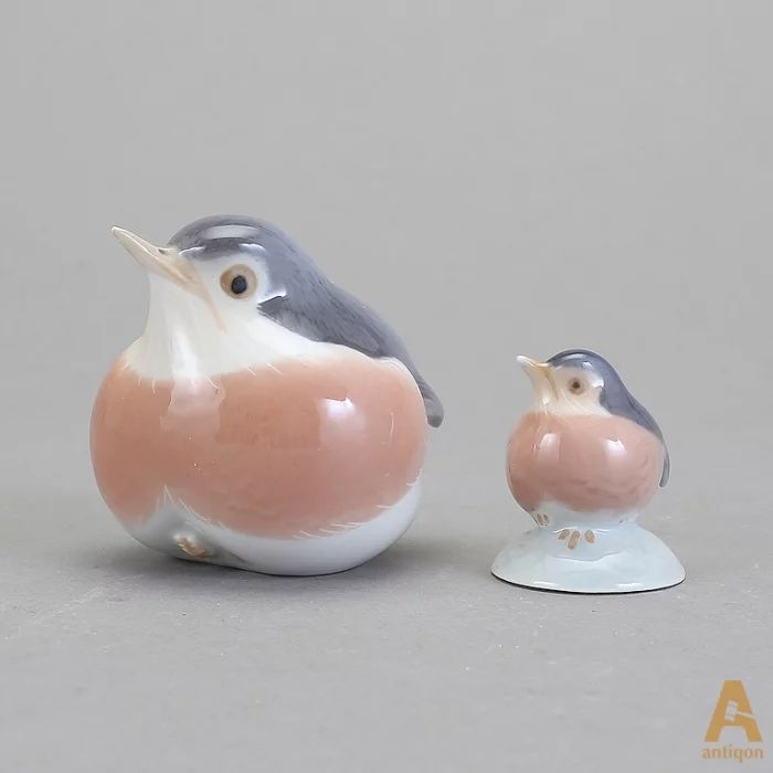 A couple of porcelain figures of Birds