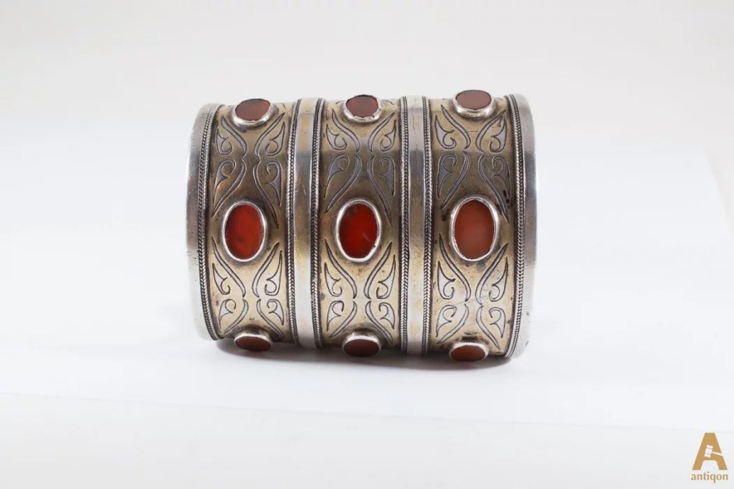 Silver bracelet with Carnelian