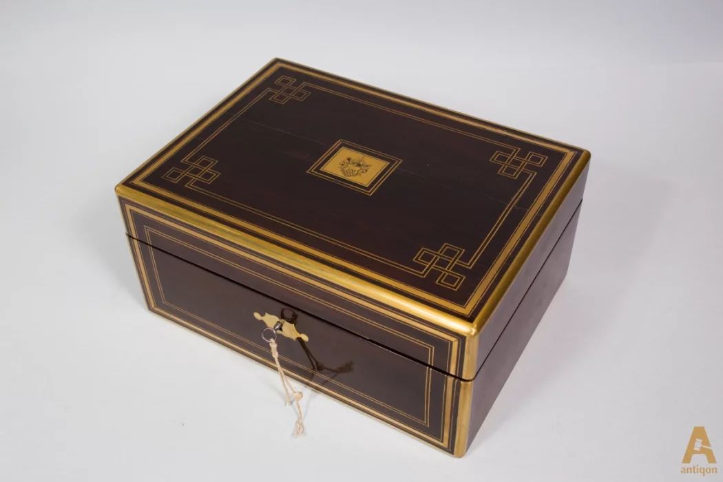 Jewelry box