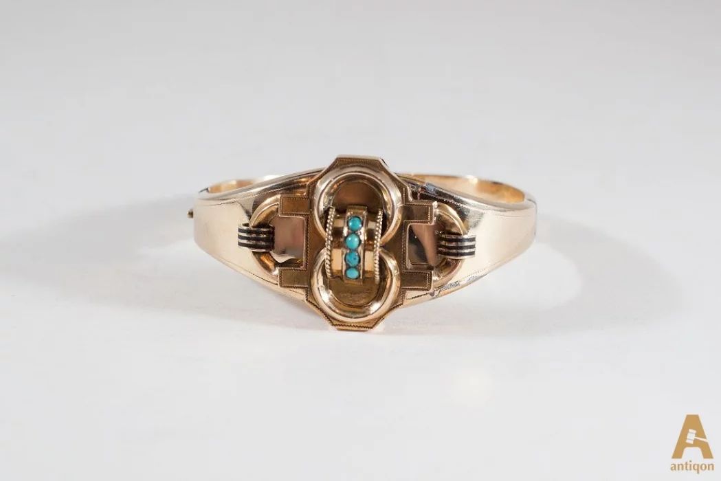 Gold bracelet with turquoise