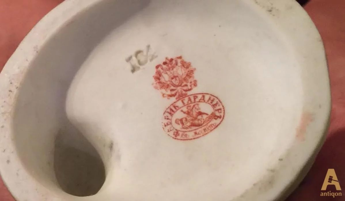 Porcelāna figūra "Ukraiņu meitene"