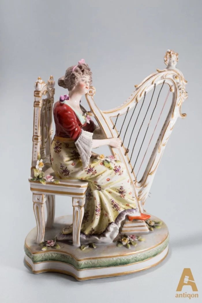 Figure "Lady with a harp"