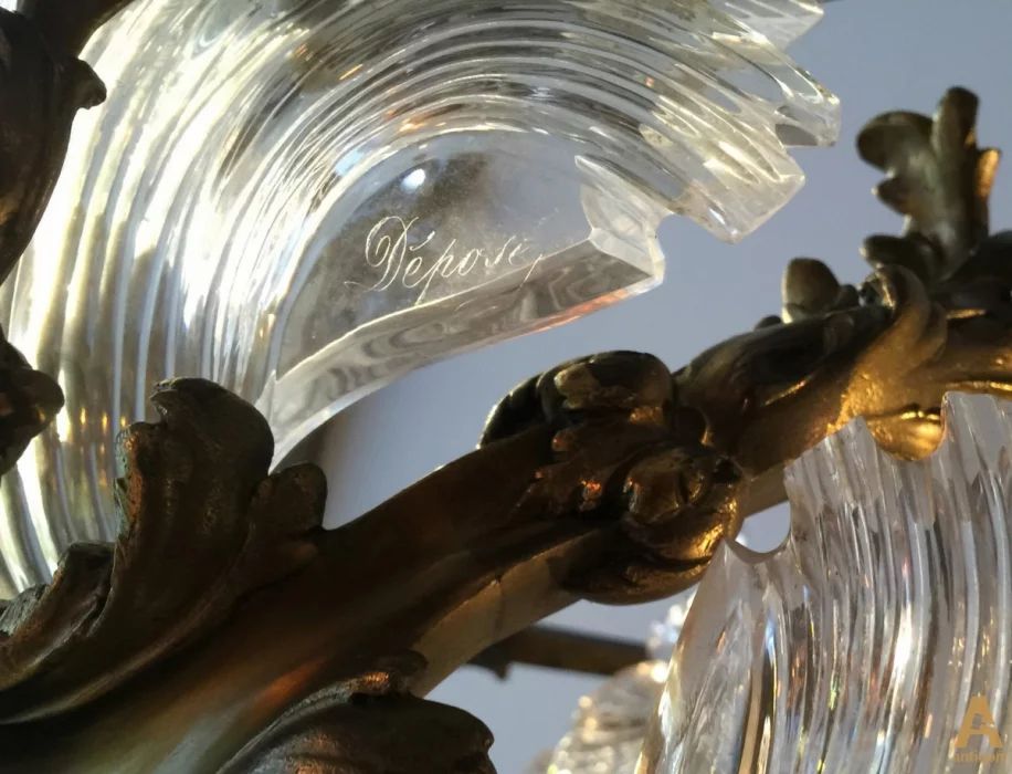 Chandelier with glass in the form of shells