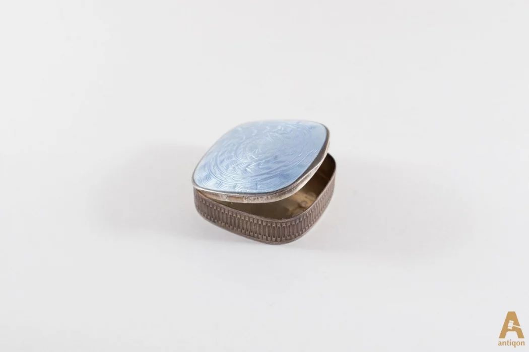 Silver box for powder