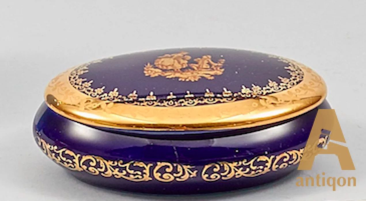 Boîte ovale en porcelaine Limoges