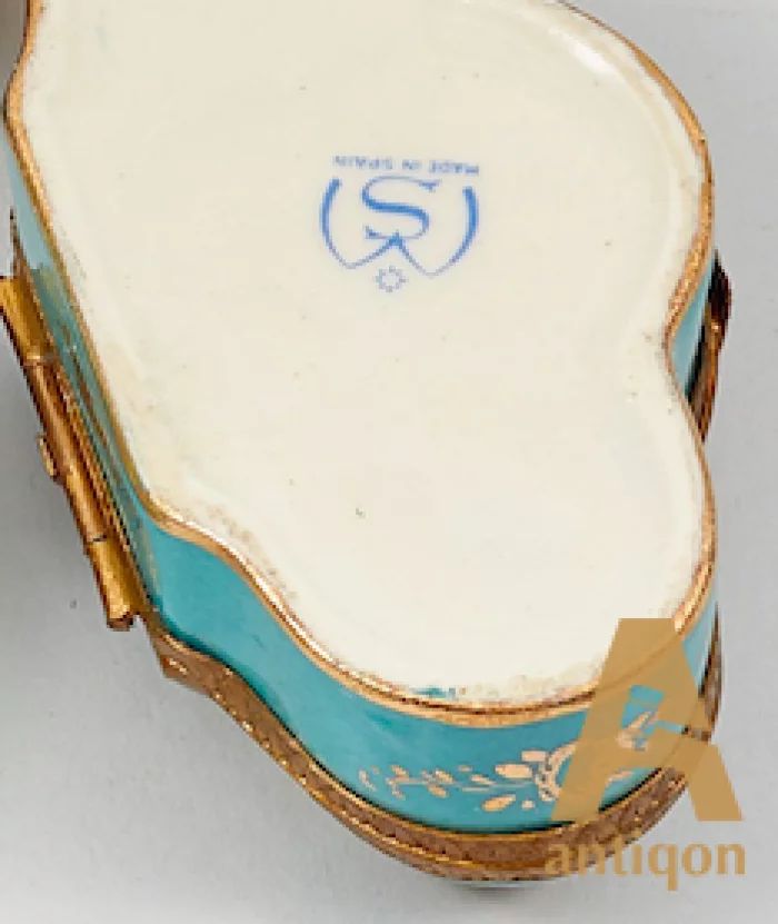 Porcelain little box