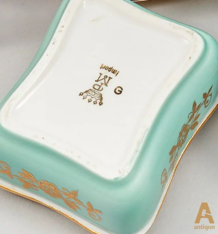 Porcelain box 