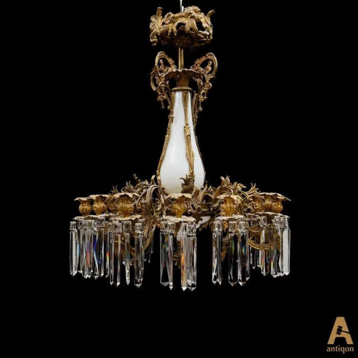 Gilded bronze chandelier in Napoleon III style. 