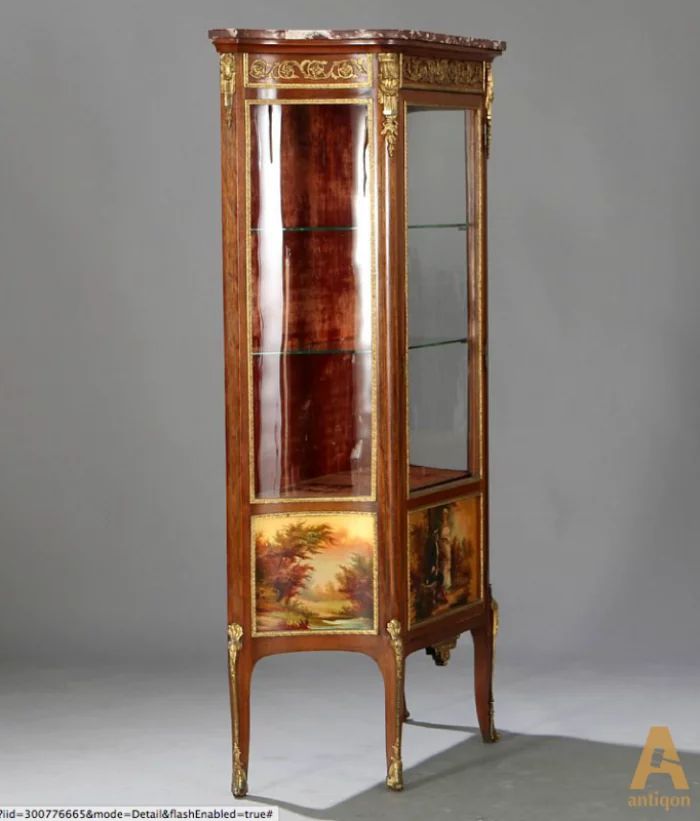 Showcase Louis XVI style