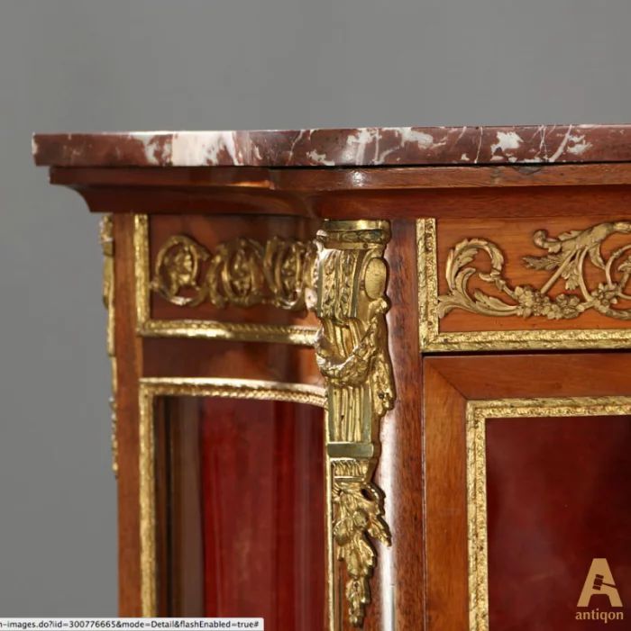 Showcase Louis XVI style