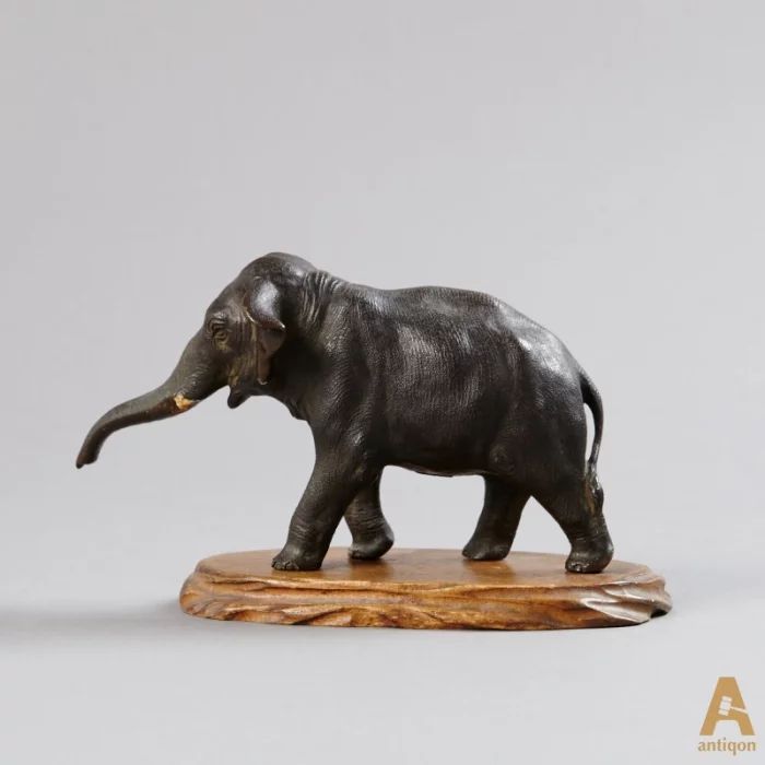 Бронзовая скульптура "Слон"