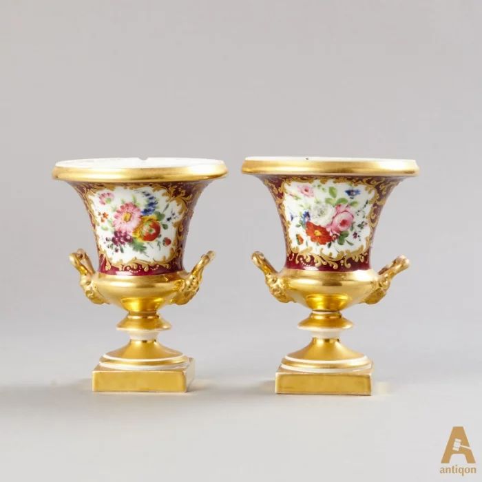 A couple of porcelain small vases