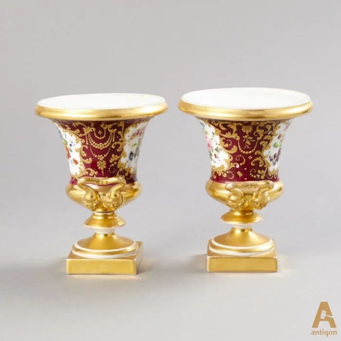 A couple of porcelain small vases