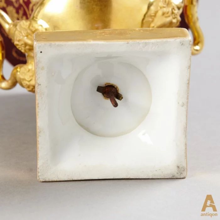 A couple of porcelain small vases