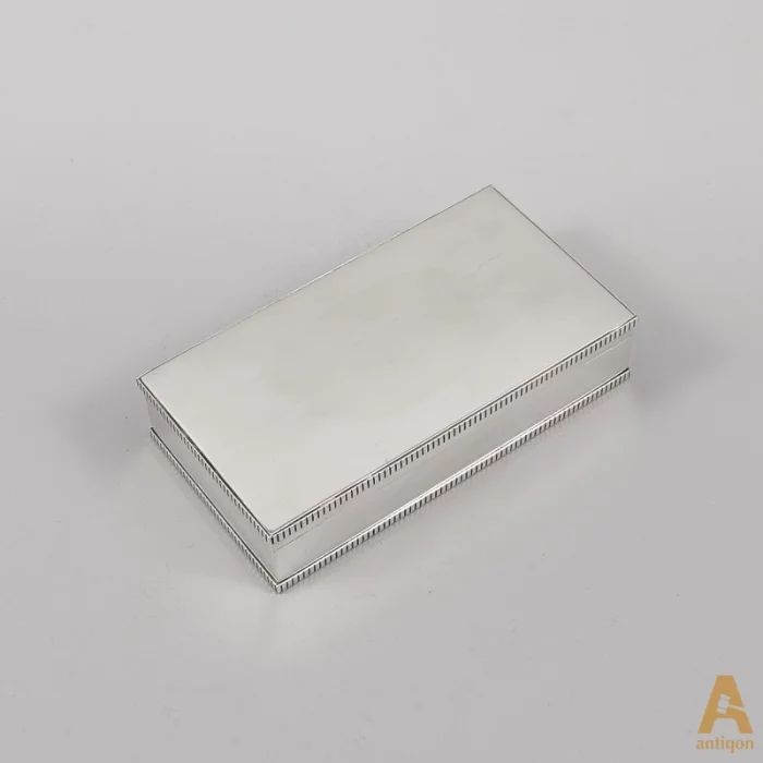 Серебряная коробка для сигар