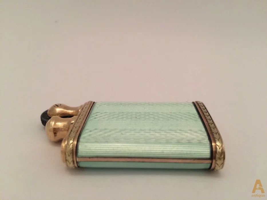 Elegant pocket lighter
