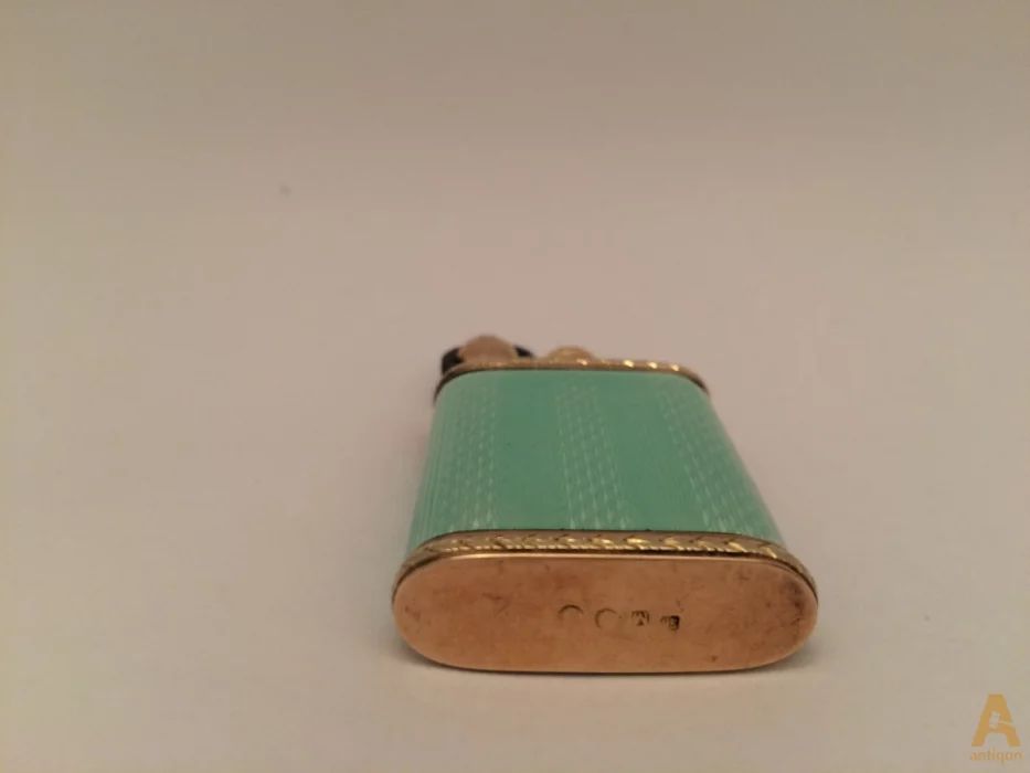 Elegant pocket lighter