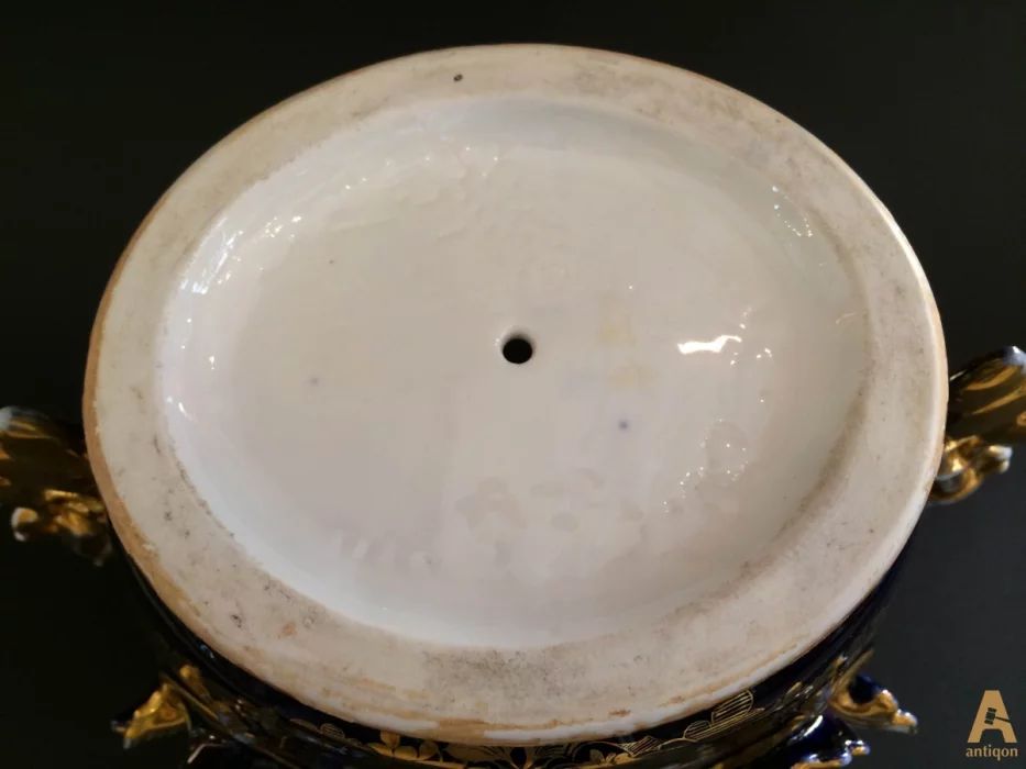 Jardiniere for flowers