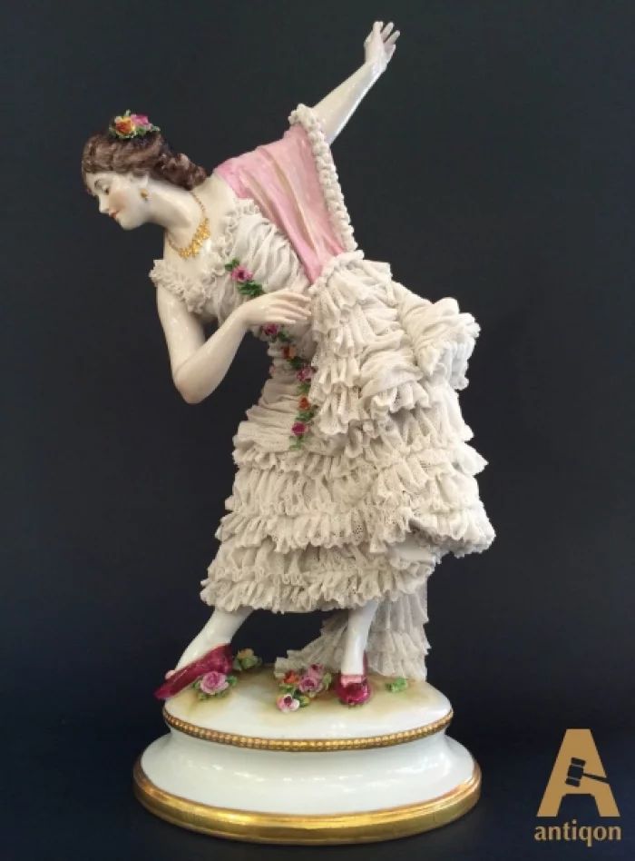 "Dancing girl"