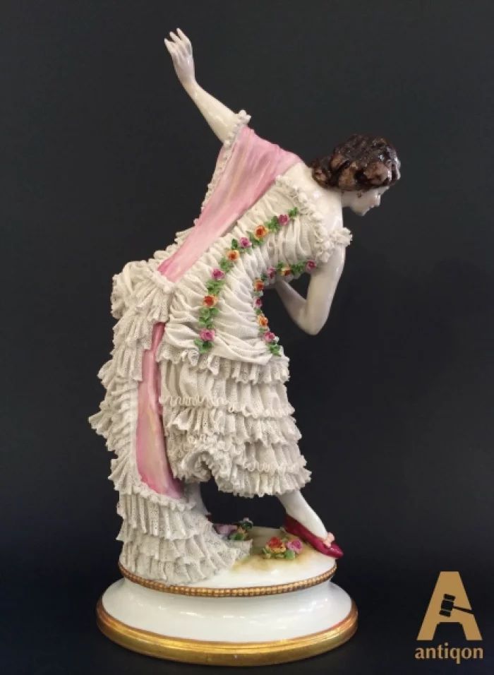 "Dancing girl"
