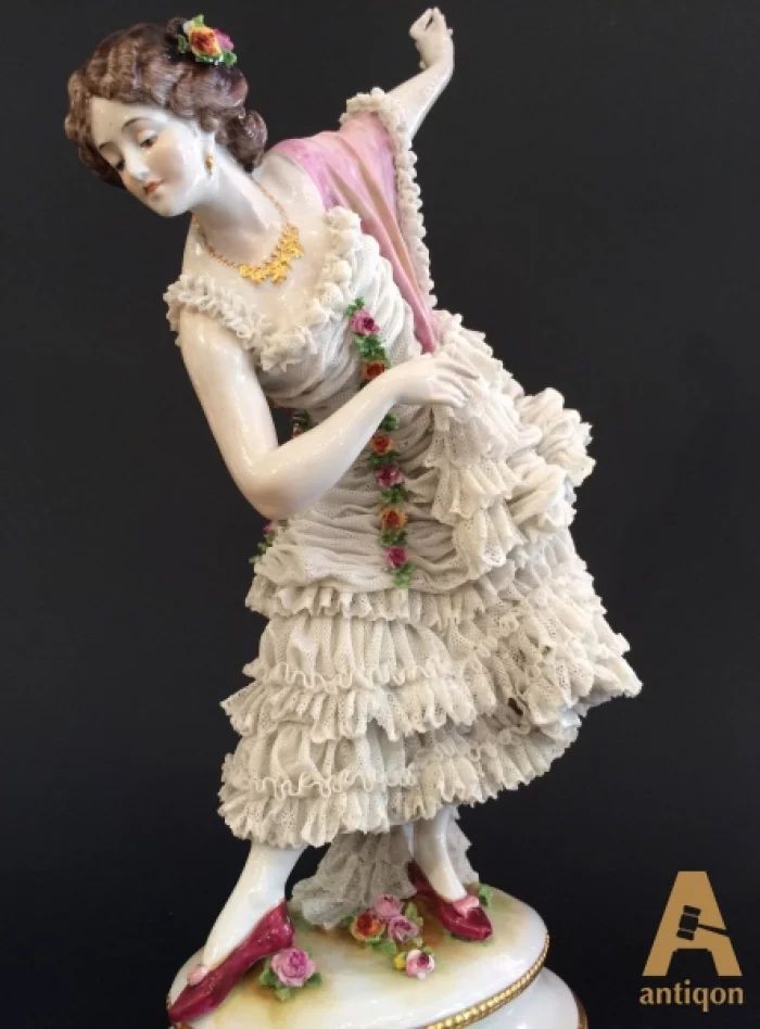 "Dancing girl"