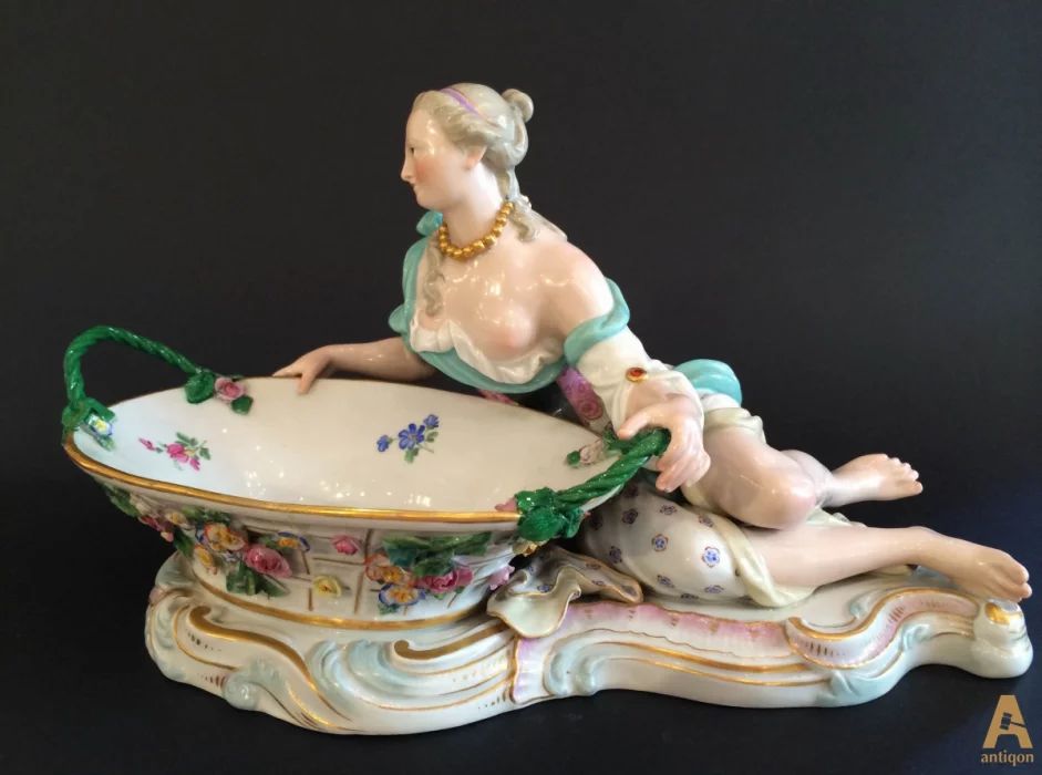 "Girl with sweetmeat dishes" Meissen