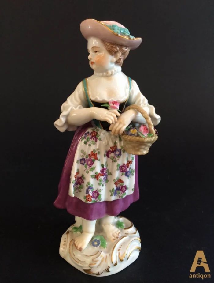 "Lady with a basket of flowers" Meissen