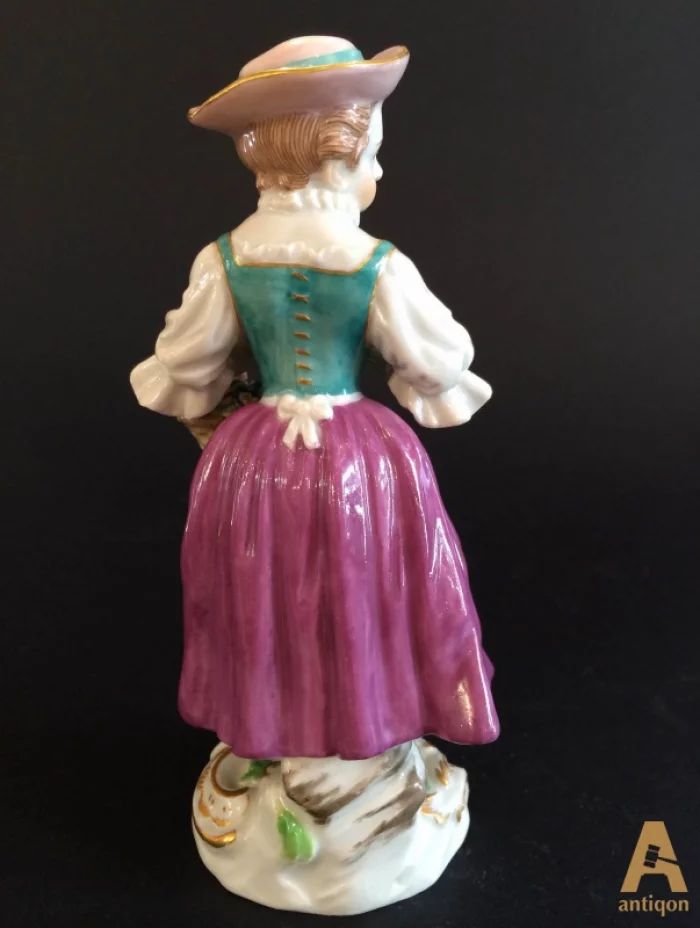 "Lady with a basket of flowers" Meissen