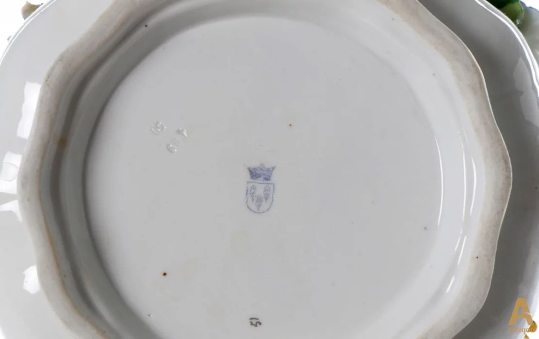 Vase "Putti and flowers"