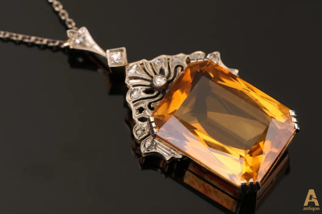 Pendant with chain "Art Deco"