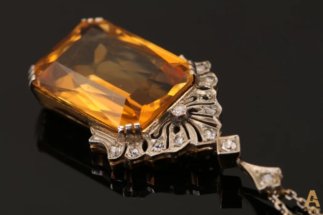 Pendant with chain "Art Deco"