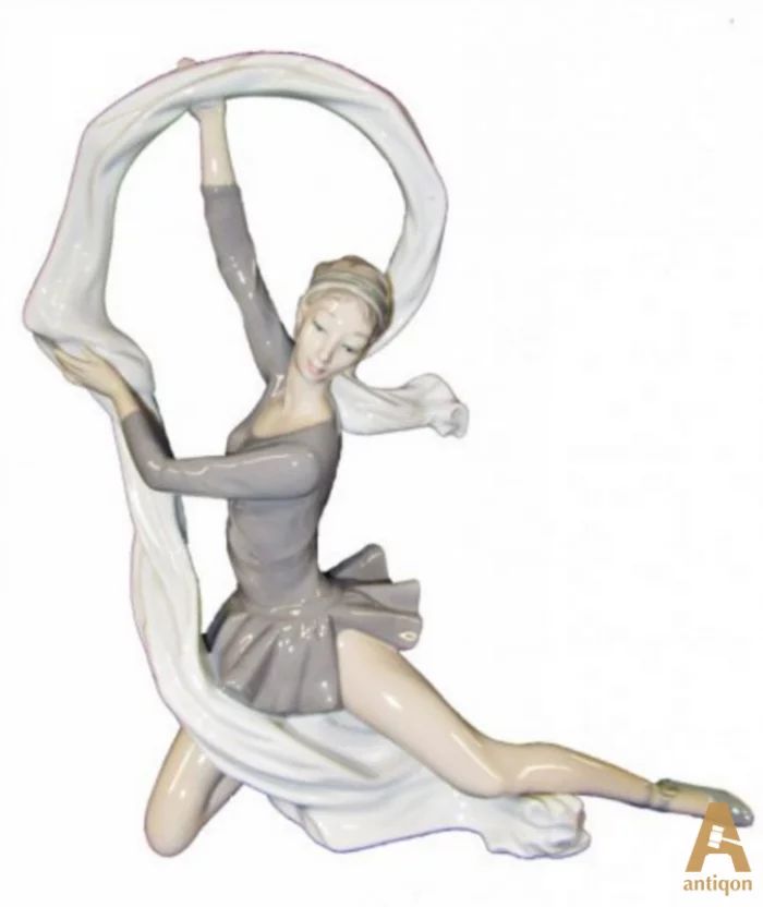 Dancer with veil, "Lladro"