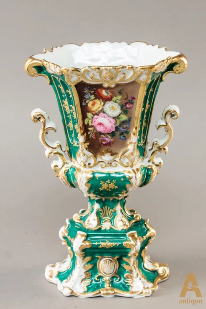 Porcelain vase, 19th century