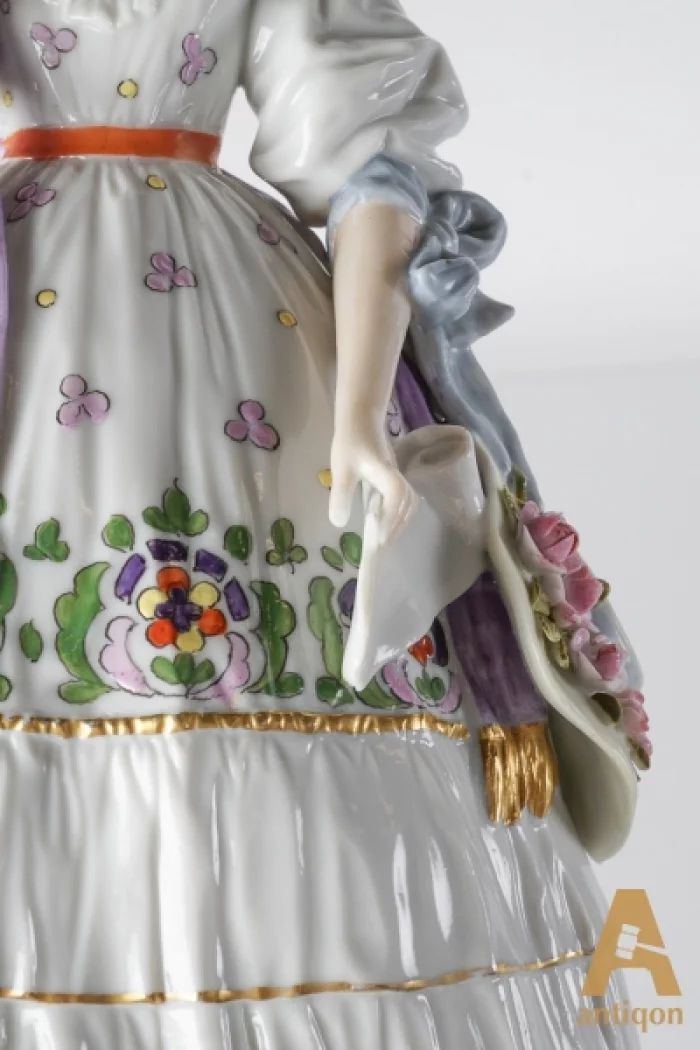 Porcelain figure "Young woman"