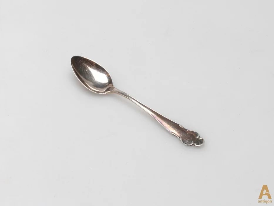 A set of silver spoons 