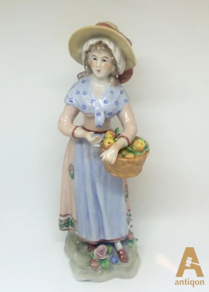 "Lady with a basket of fruit" Sitzendorf
