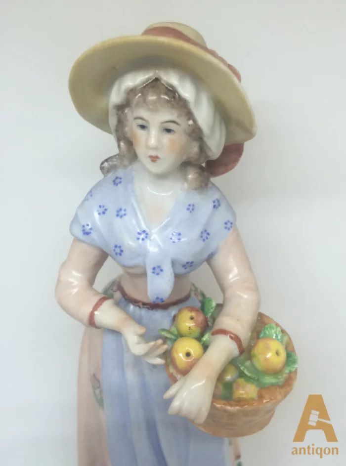 "Lady with a basket of fruit" Sitzendorf