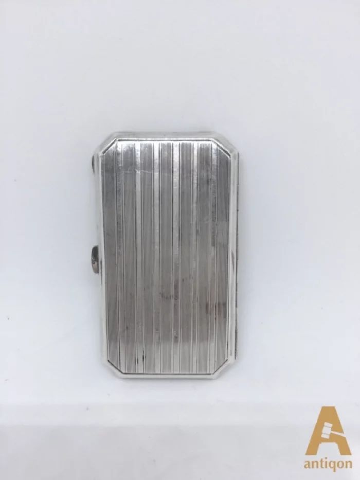 Snuff-box with enamel