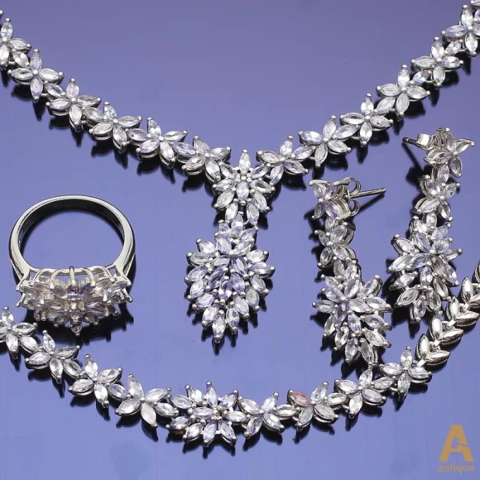 Set of jewelery with Tanzanite
