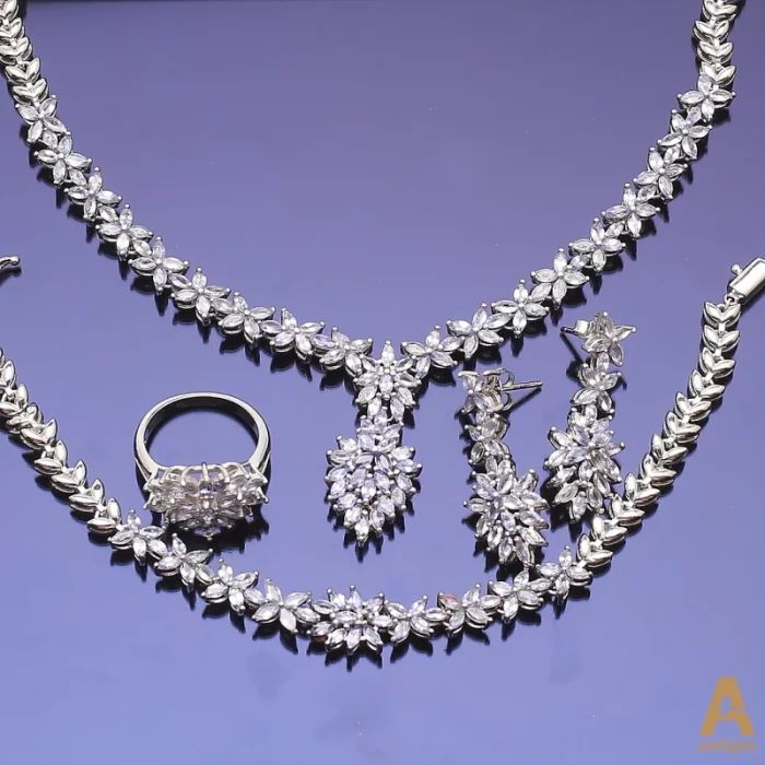 Set of jewelery with Tanzanite