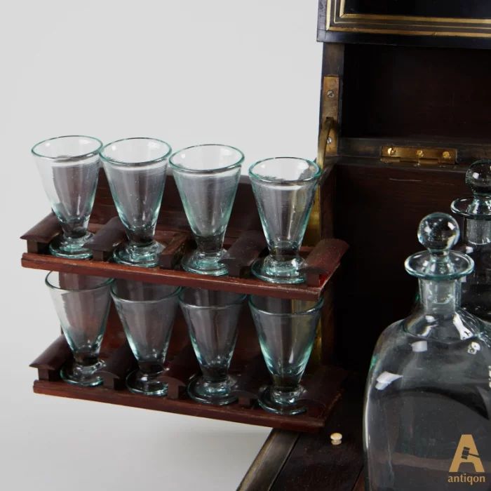 Fold-out travel liquor bar